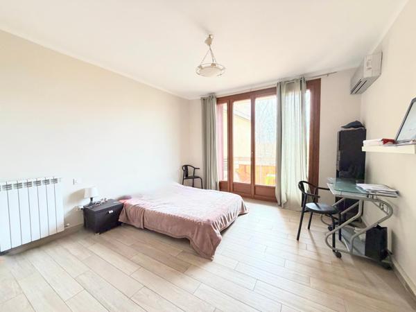 Appartement 98m2, 3 chambres, Balcon!