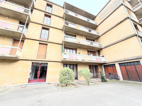 Appartement 98m2, 3 chambres, Balcon!