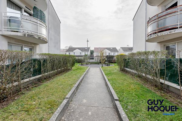 Appartement 3 pièces de 56 m² , terrasse, box et place de parking à vendre à LIEUSAINT (77127).