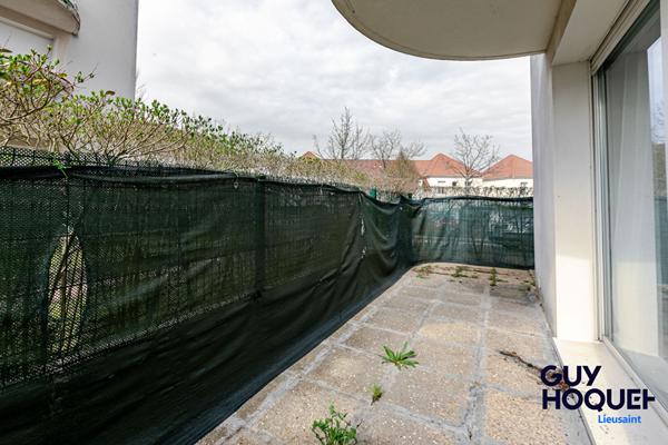 Appartement 3 pièces de 56 m² , terrasse, box et place de parking à vendre à LIEUSAINT (77127).