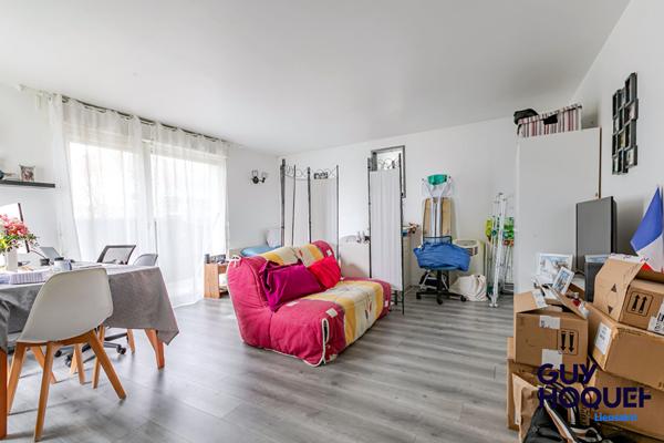 Appartement 3 pièces de 56 m² , terrasse, box et place de parking à vendre à LIEUSAINT (77127).