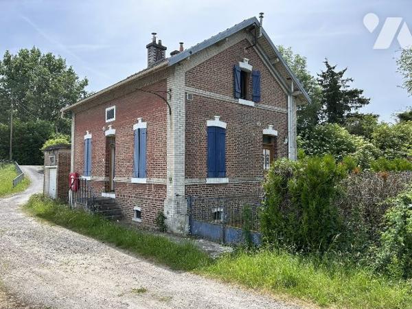 ancienne maison éclusière à rénover avec jardin et garage