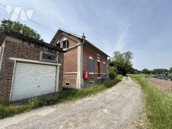 ancienne maison éclusière à rénover avec jardin et garage