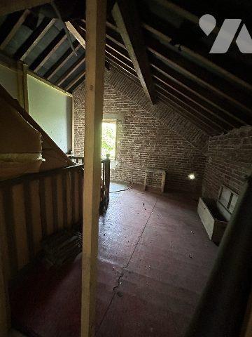 ancienne maison éclusière à rénover avec jardin et garage
