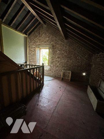 ancienne maison éclusière à rénover avec jardin et garage