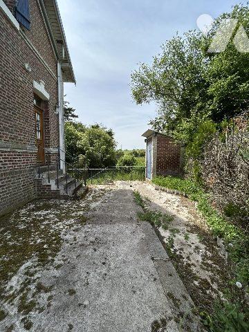 ancienne maison éclusière à rénover avec jardin et garage
