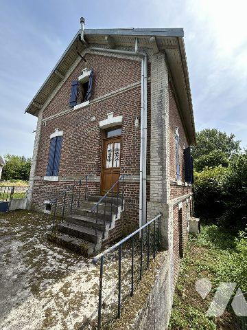 ancienne maison éclusière à rénover avec jardin et garage