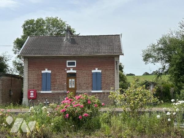 ancienne maison éclusière à rénover avec jardin et garage