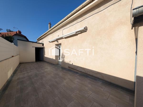 GRANDE MAISON INDIVIDUELLE, DEUX GARAGES, JARDIN