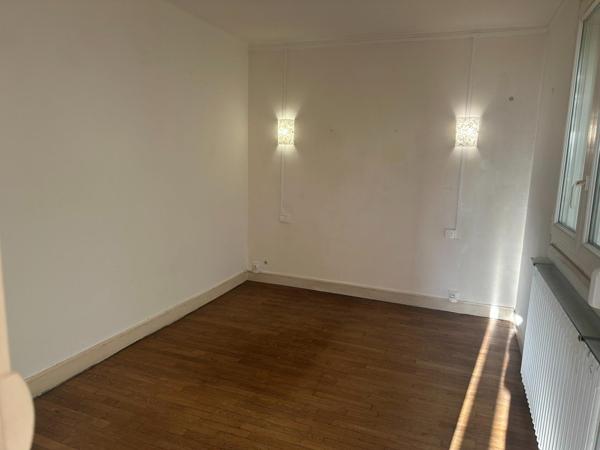 Pavillon sur sous-sol, 90 m², 5 pièces, 2 chambres et terrain 903 m².