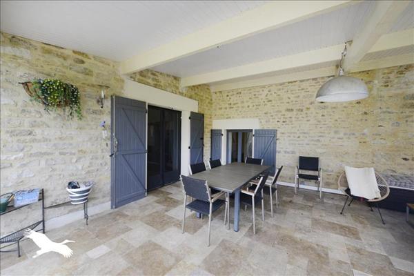 Maison à vendre |  Nanteuil-en-Vallée |  10 pièces | 338,8 m²