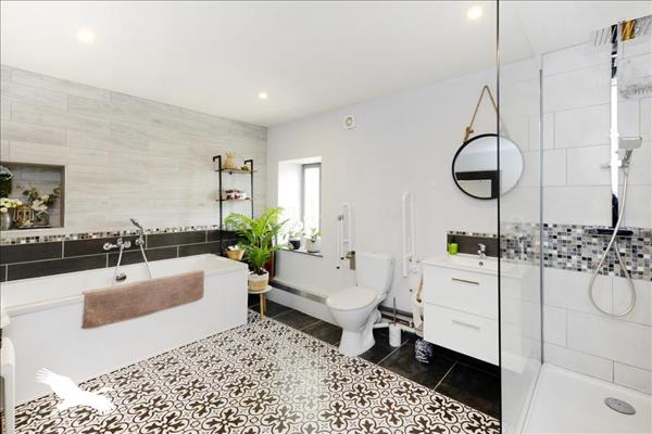 Maison à vendre |  Nanteuil-en-Vallée |  10 pièces | 338,8 m²