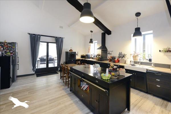 Maison à vendre |  Nanteuil-en-Vallée |  10 pièces | 338,8 m²