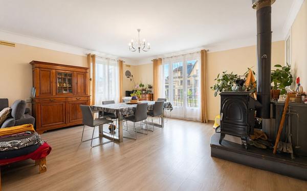 Maison à vendre    7 pièces •  Saint-Christophe-Vallon