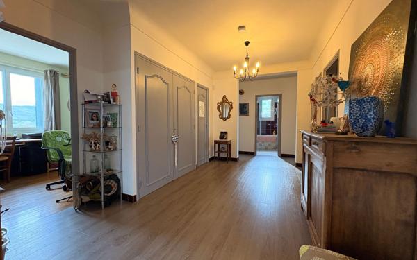 Maison à vendre    7 pièces •  Saint-Christophe-Vallon