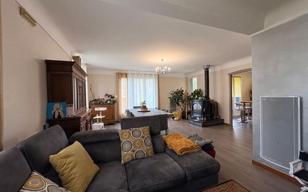 Maison à vendre    7 pièces •  Saint-Christophe-Vallon