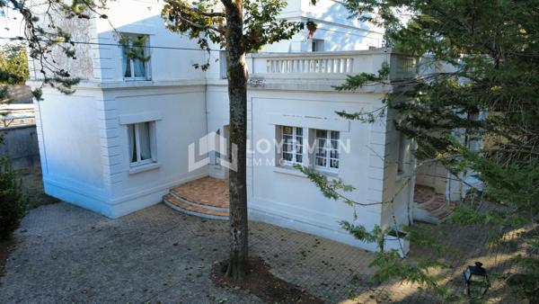 Maison de 237.83 m² avec piscine Grande maison avec piscine au cœur d’Issoudun