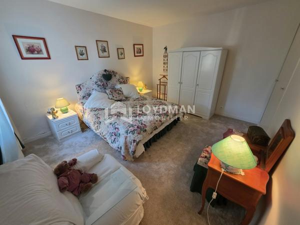 Maison de 237.83 m² avec piscine Grande maison avec piscine au cœur d’Issoudun