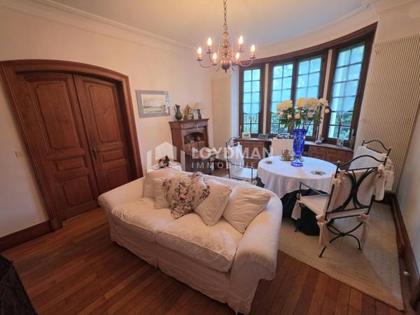 Maison de 237.83 m² avec piscine Grande maison avec piscine au cœur d’Issoudun