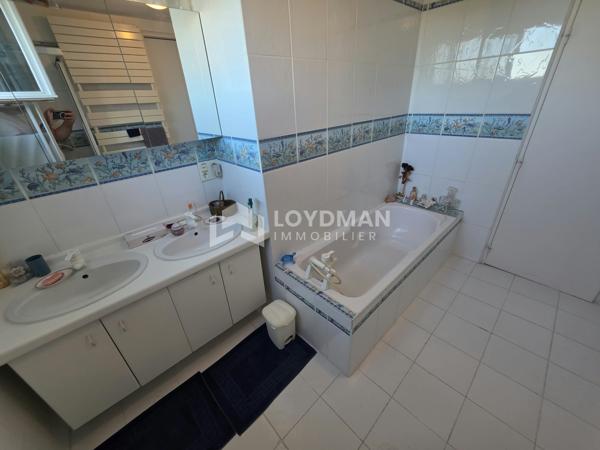 Maison de 237.83 m² avec piscine Grande maison avec piscine au cœur d’Issoudun