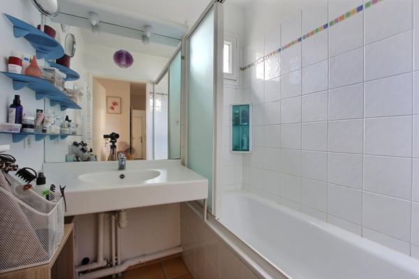 Appartement Asnieres Sur Seine - 4 pièces / balcon - 83,60 m2