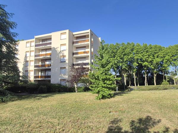 GRADIGNAN MAIRIE -APT DE TYPE 2 AVEC LOGGIA