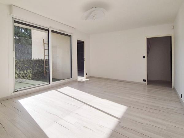 GRADIGNAN MAIRIE -APT DE TYPE 2 AVEC LOGGIA