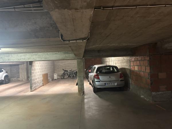 Parking
        
        - 27 m² 39 900 € *