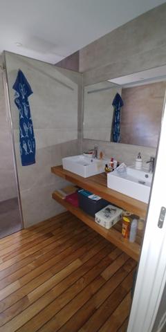 Plougasnou (29630) Plougasnou en impasse, maison 4ch rénovée en 2020, pleine vue sur le Port du Diben et la mer.