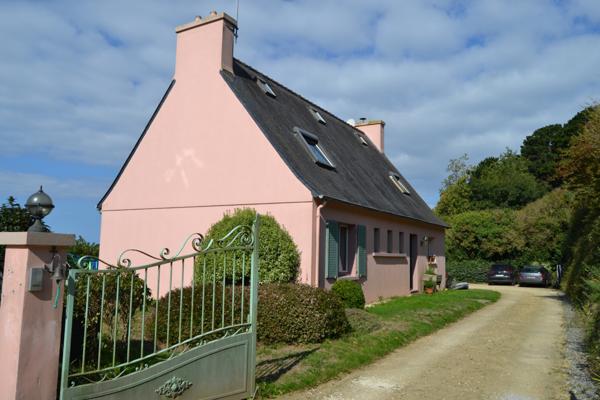 Plougasnou (29630) Plougasnou en impasse, maison 4ch rénovée en 2020, pleine vue sur le Port du Diben et la mer.