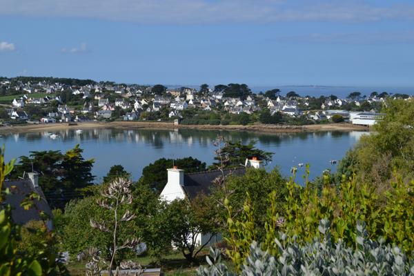 Plougasnou (29630) Plougasnou en impasse, maison 4ch rénovée en 2020, pleine vue sur le Port du Diben et la mer.