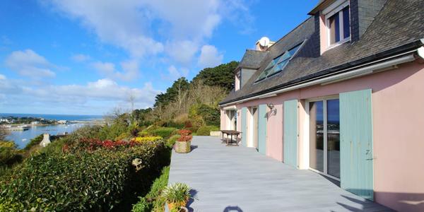 Plougasnou (29630) Plougasnou en impasse, maison 4ch rénovée en 2020, pleine vue sur le Port du Diben et la mer.