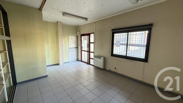à vendre  873,51 m 2   GAP  - 05