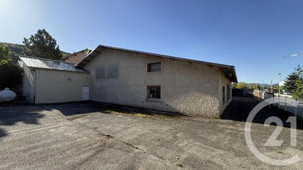 à vendre  873,51 m 2   GAP  - 05