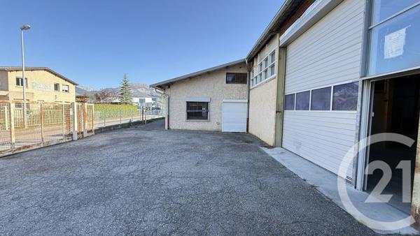 à vendre  873,51 m 2   GAP  - 05