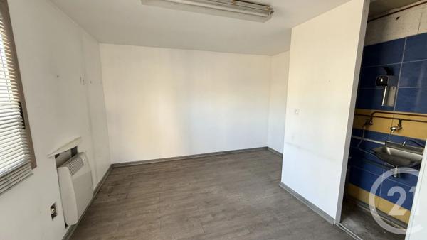 à vendre  873,51 m 2   GAP  - 05