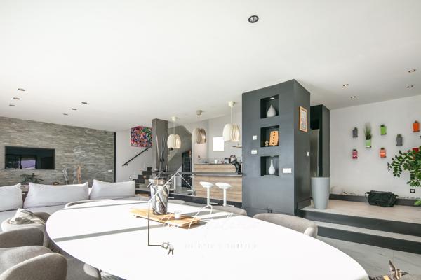 MAGNIFIQUE VILLA AVEC VUE EXCEPTIONNELLE A CORENC