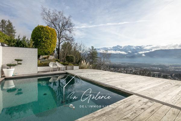 MAGNIFIQUE VILLA AVEC VUE EXCEPTIONNELLE A CORENC