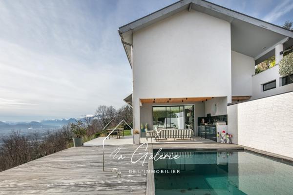 MAGNIFIQUE VILLA AVEC VUE EXCEPTIONNELLE A CORENC