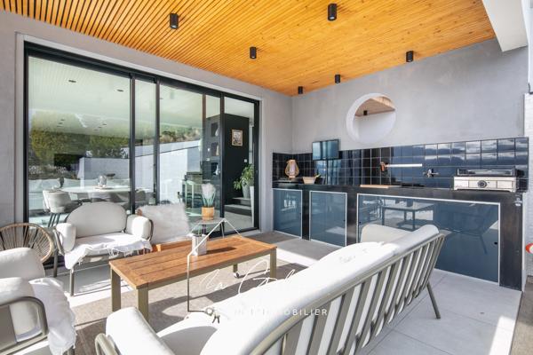 MAGNIFIQUE VILLA AVEC VUE EXCEPTIONNELLE A CORENC