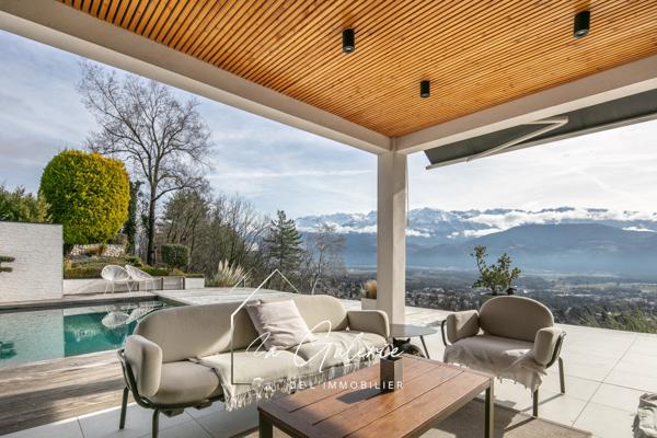 MAGNIFIQUE VILLA AVEC VUE EXCEPTIONNELLE A CORENC