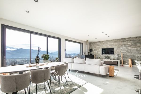 MAGNIFIQUE VILLA AVEC VUE EXCEPTIONNELLE A CORENC