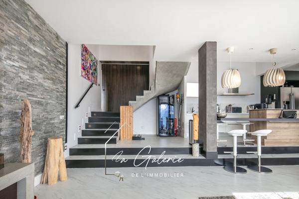 MAGNIFIQUE VILLA AVEC VUE EXCEPTIONNELLE A CORENC