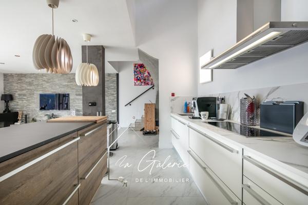 MAGNIFIQUE VILLA AVEC VUE EXCEPTIONNELLE A CORENC
