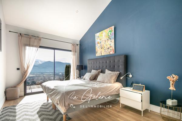 MAGNIFIQUE VILLA AVEC VUE EXCEPTIONNELLE A CORENC