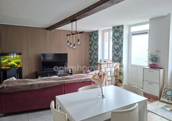 Maison rénovée avec combles et grange – Proche commerces