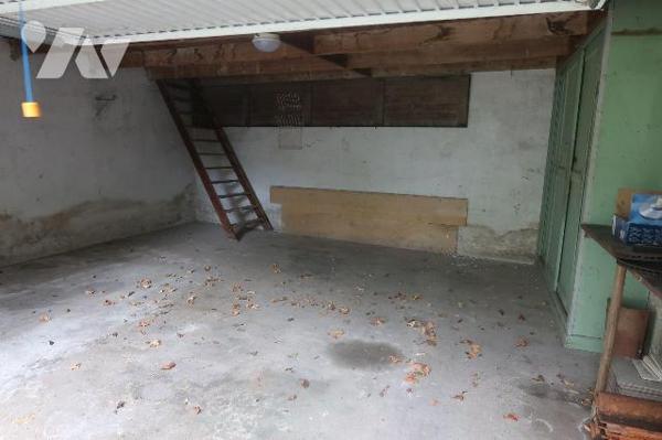 Prox centre-ville, MAISON EN PARFAIT ETAT env. 157m2 hab,  comprenant :
- en RC : hall d'entré...