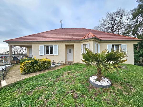 Maison spacieuse avec quatre chambres et grande terrasse