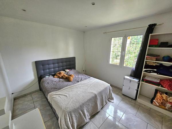 Maison spacieuse avec quatre chambres et grande terrasse