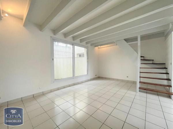 Appartement à louer 2 pièces 53.33m² Coutras (33230)